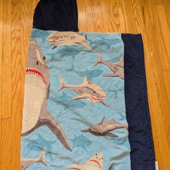 Potterybarn kids shark jaws hooded towel - Picture 2 of 5